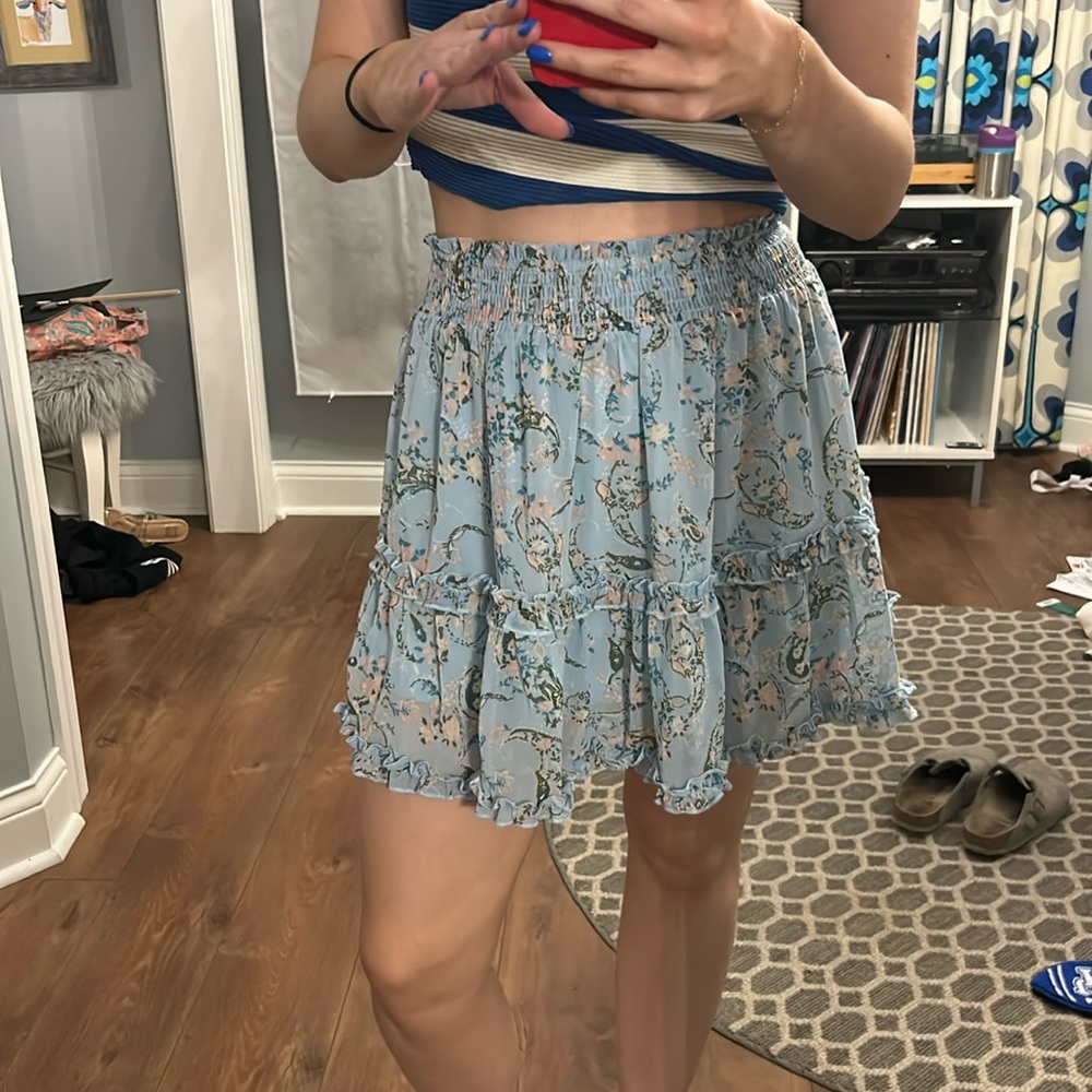 Boutique blue floral skirt! NWT, never worn! Size medium